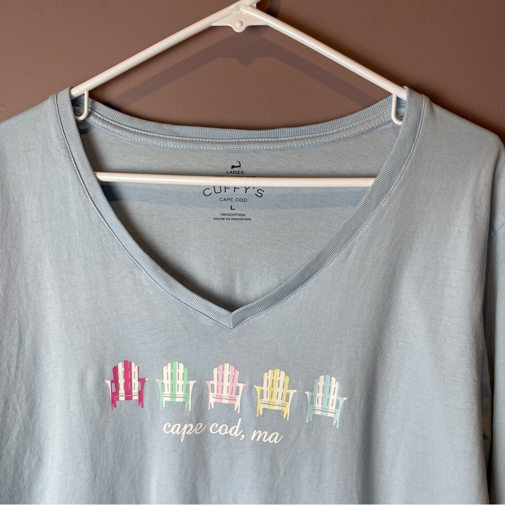 Cuffy’s Cape Cod Women’s V-Neck T-Shirt Beach Chairs L - Picture 3 of 10